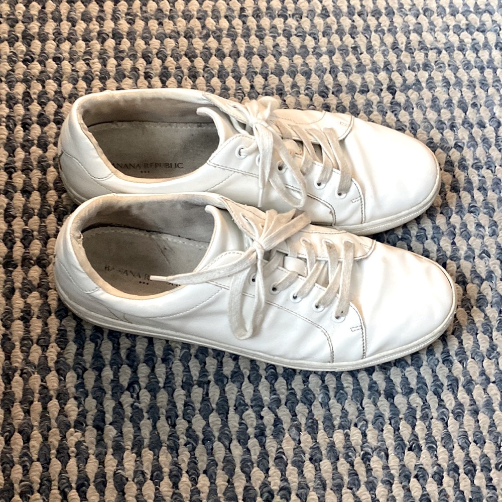 Banana Republic Size 10 White Rubber Sneaker.